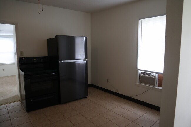 Photo - 241 Ash St Unidad 2