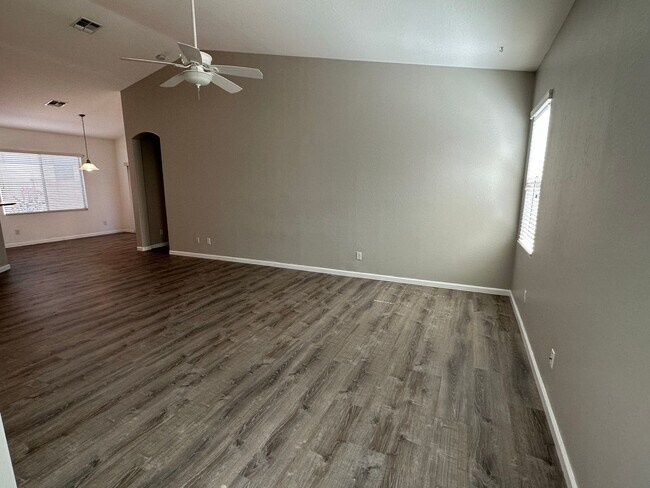 Photo - 4560 E Murrieta Rd