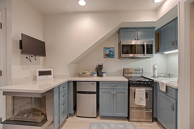 Kitchen - 307 Capitola Ave Unit B