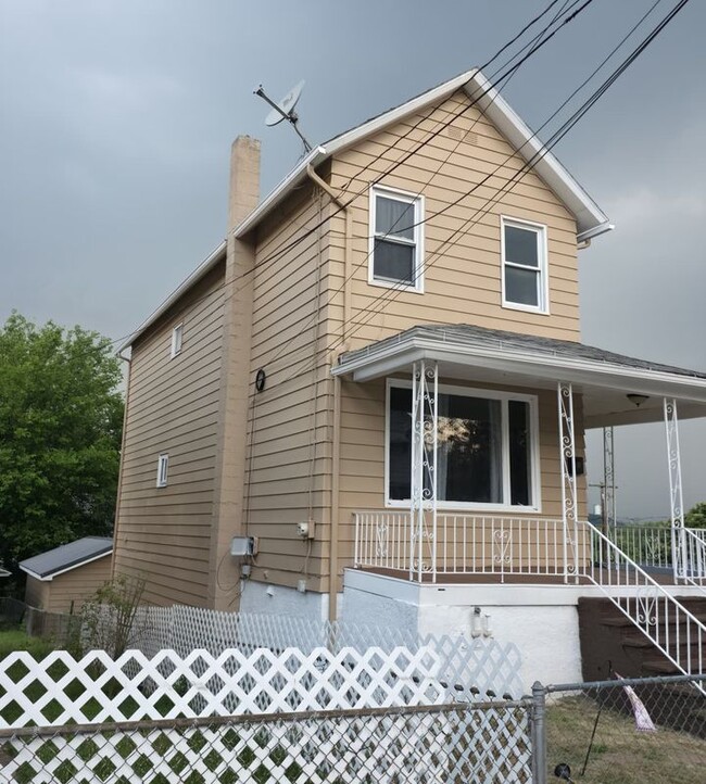 Photo - 161 Johnson St