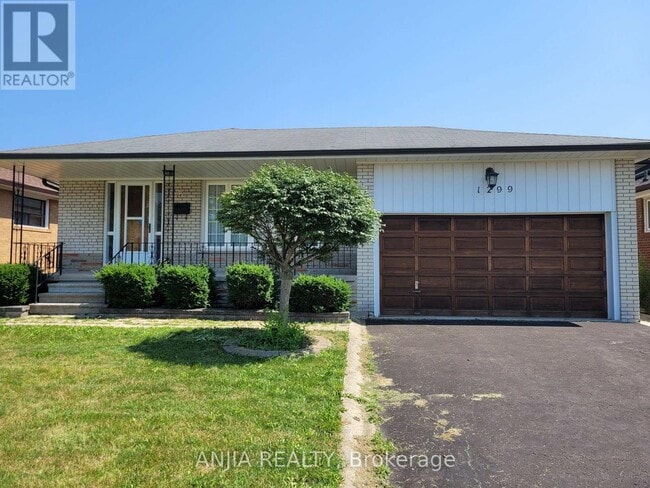 Photo - 1299 Shamir Crescent
