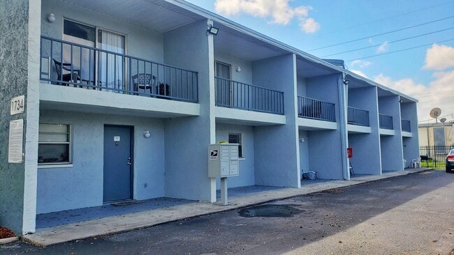 Building Photo - 1734 Avocado Ave Unit 6