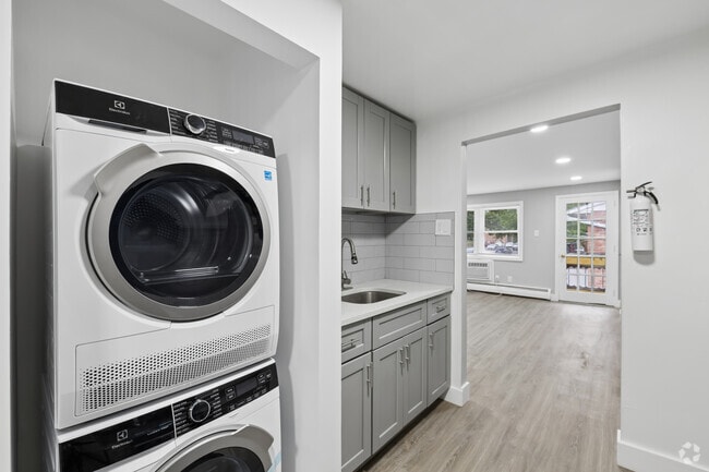 1BR, 1BA - 650SF - Kitchen