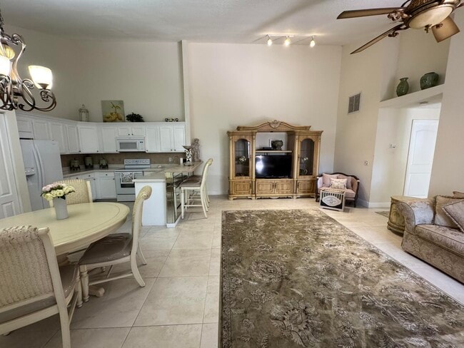 Photo - 4357 Woodstock Dr Unit B