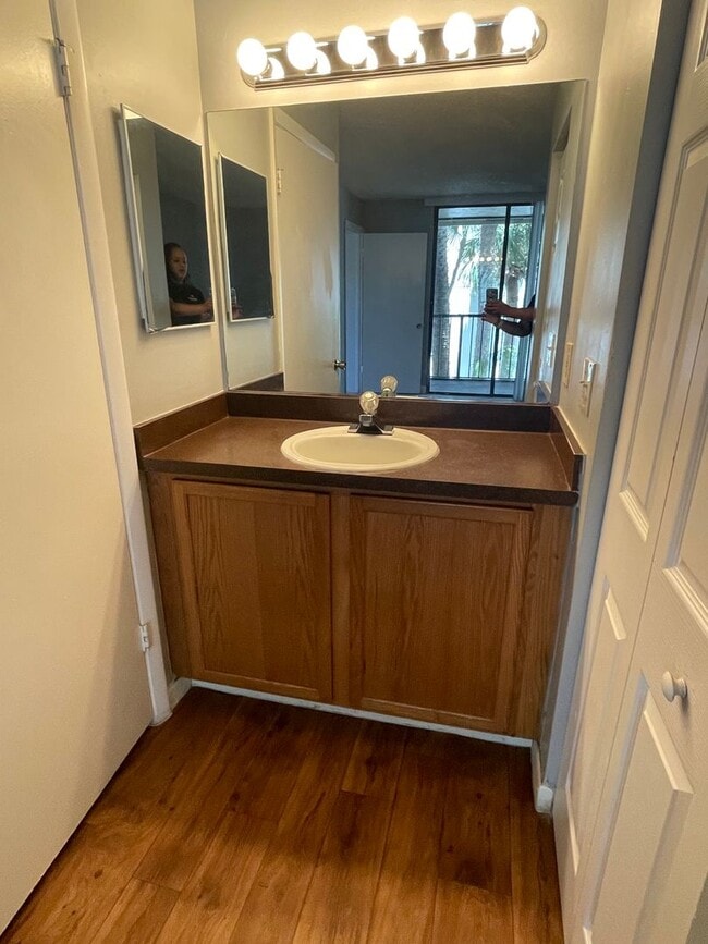 Photo - ONE BEDROOM ONE BATHROOM! WATERFRONT COMMUNITY! Unidad -1