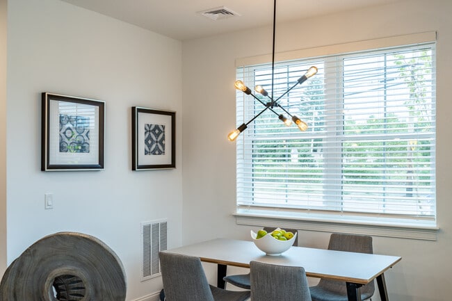 1BR, 1BA - 794 SF - Dining Room