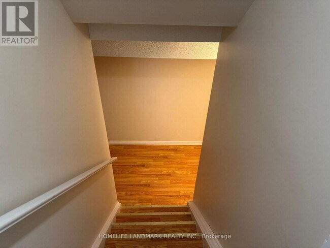 Photo - 33 Silver Linden Dr