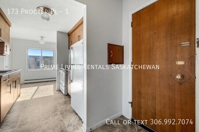 Building Photo - 173 Procter Pl Unit 1