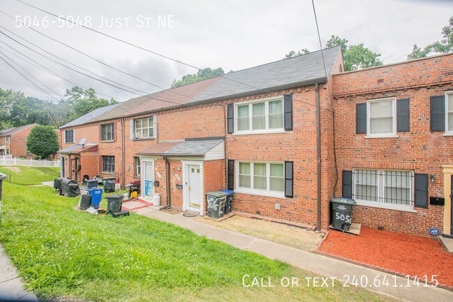 Building Photo - 5046-5048 Just St NE-