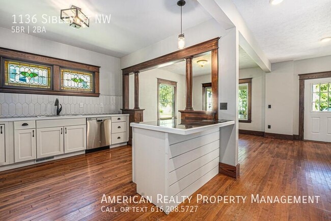 Photo - 1136 Sibley St NW