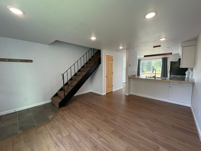Photo - 1820 Larch Street G5