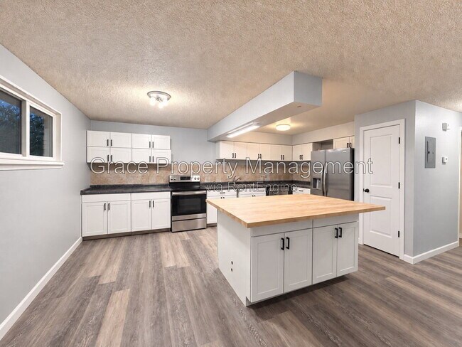6642 Lowell Blvd