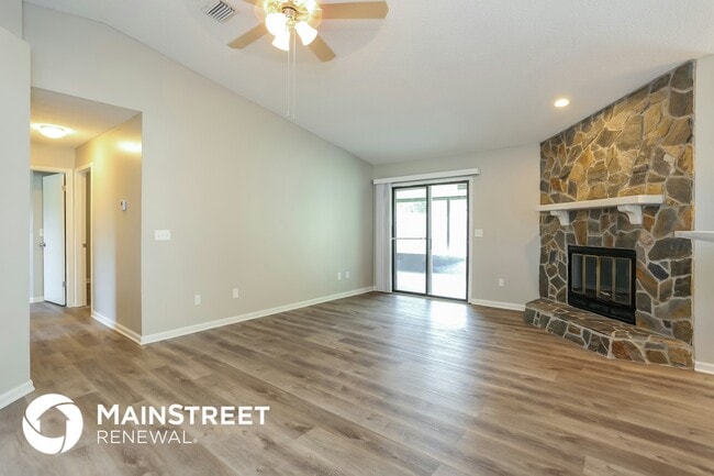 Photo - 1441 Kingfisher Ln N