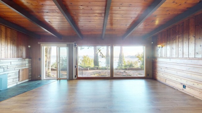 Photo - Fantastic 3 Bedroom Home with Gorgeous Oce...