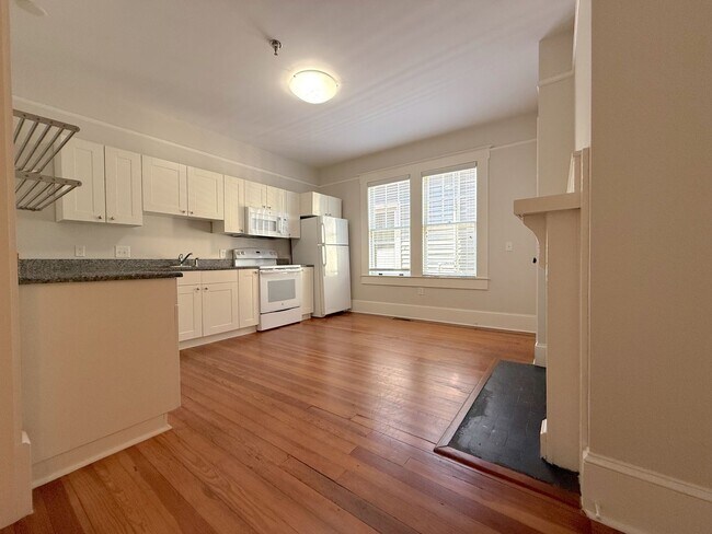 Photo - 1268 College St Unit 1