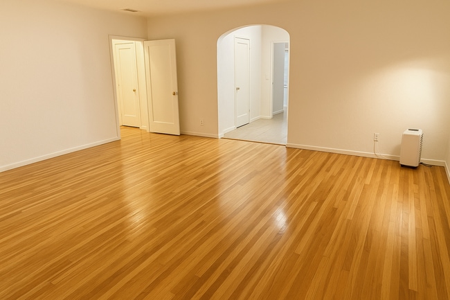 Photo - 1615 Phillips Ln