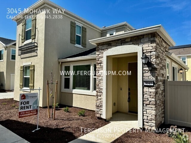 Building Photo - Like New Solar Home Close to the New Nugge...