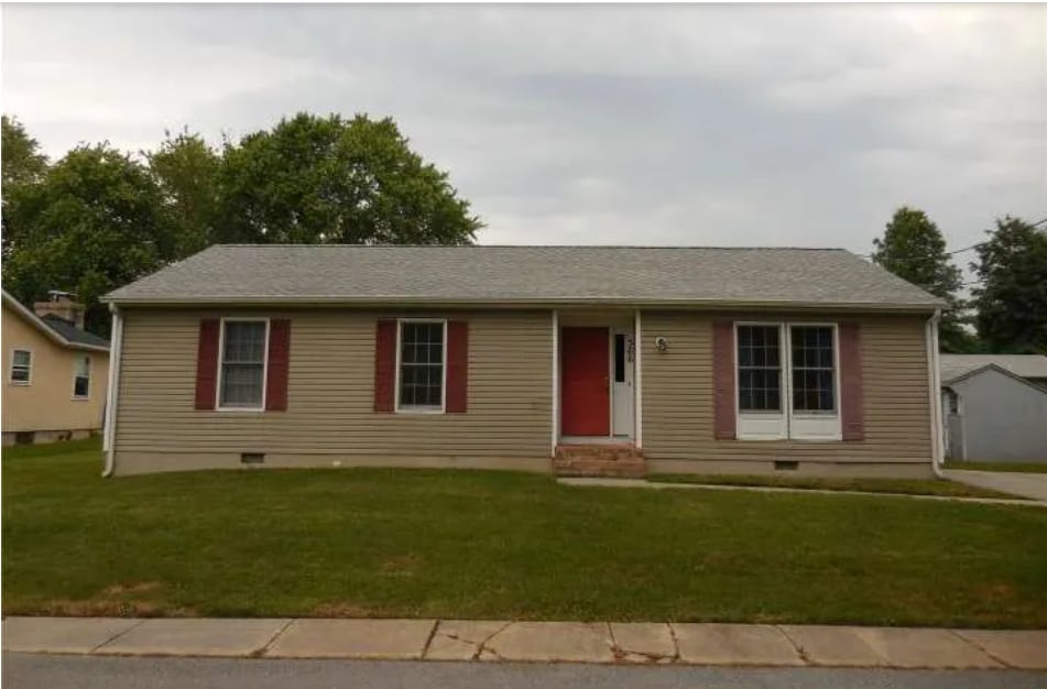 Photo - 366 Manuel St