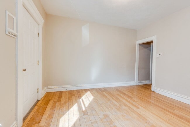 Photo - 12 E Sycamore St