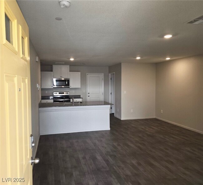 Photo - 1130 Scarlet Sparrow St