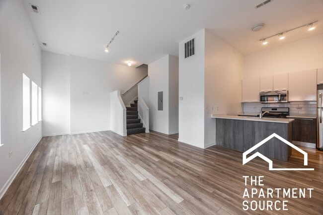 Building Photo - 2700 W North Ave Unit 205