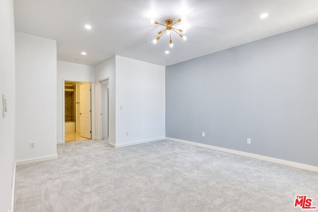 Photo - 401 N Serrano Ave Unit 304