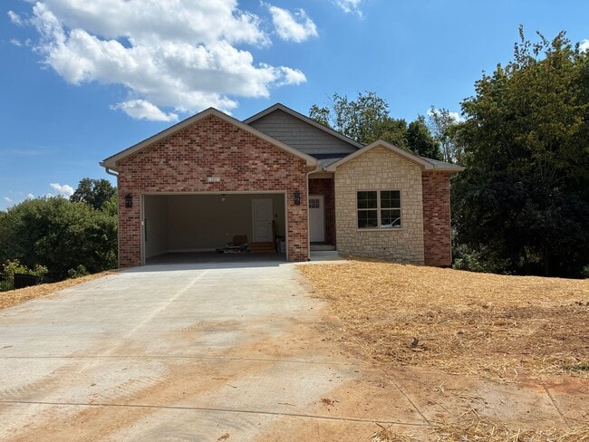 Photo - 102 Twin Lakes Dr