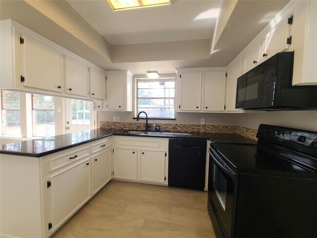 Photo - 1402 Rustling Oaks Dr House