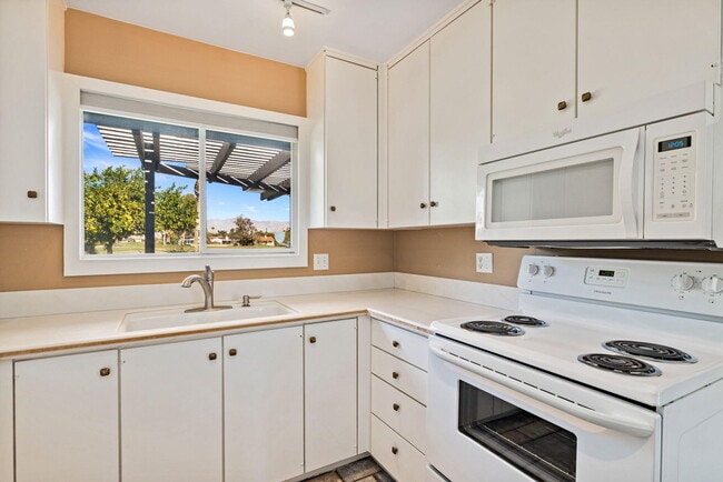 Photo - 77530 California Dr