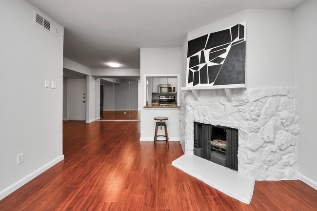 Photo - 4641 Wild Indigo St Unidad 450