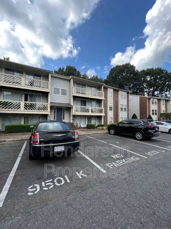 Building Photo - 9501 Shannon Green Dr Unit M