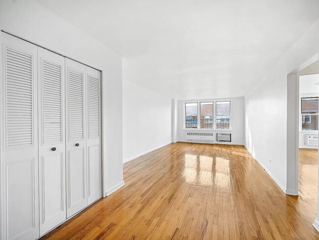 Photo - 415 Argyle Rd Unit 7R