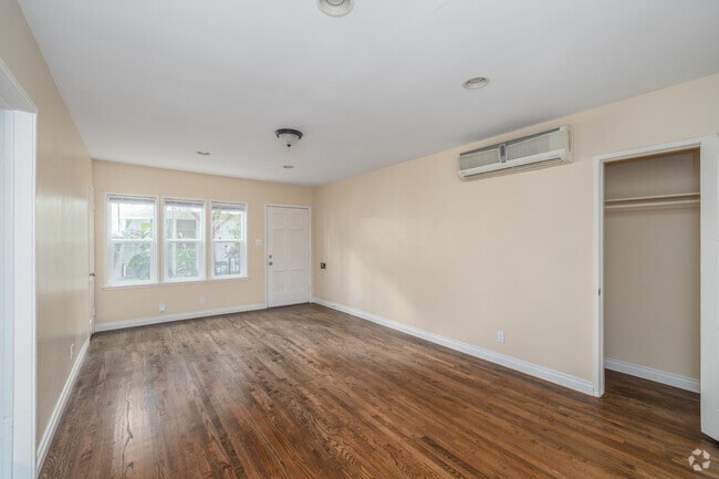 2 habitaciones, 1 baño, 100 pies cuadrados, sala de estar - 1438 S Sherbourne Dr