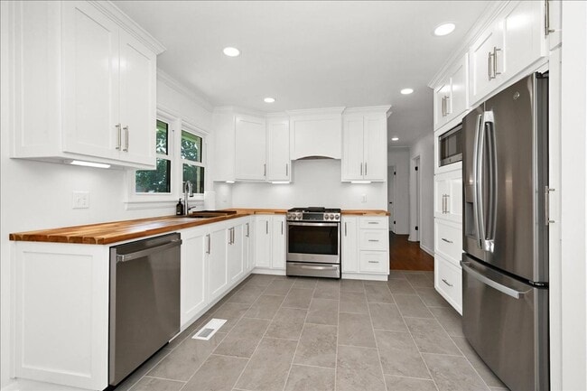 Photo - 4 Br, 3 Bath