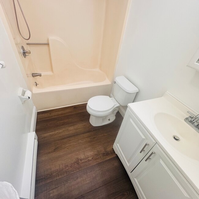 Brand new Floors - 19 Somers St Unit 8