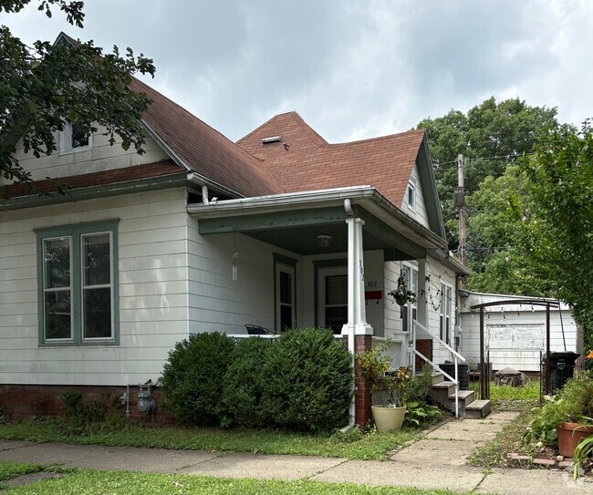 Building Photo - 302 W Illinois St Rental