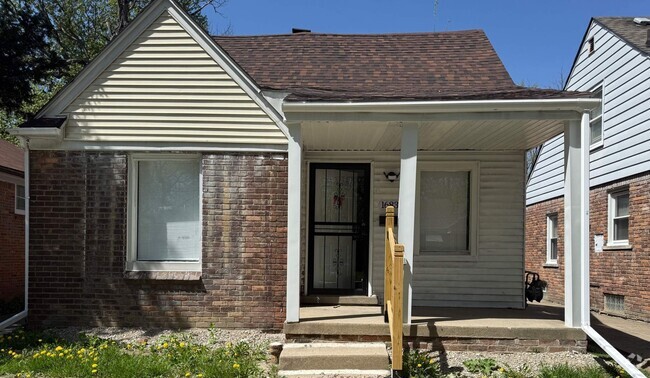 Building Photo - Renovated 3-Bedroom Home – We Welcome Sect...