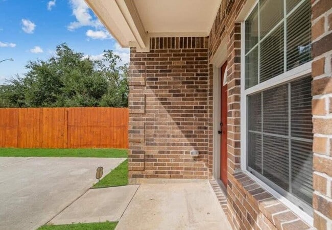 Photo - 235 Calloway St