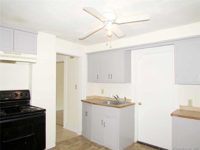 Photo - 136 N Elm St Unidad U3