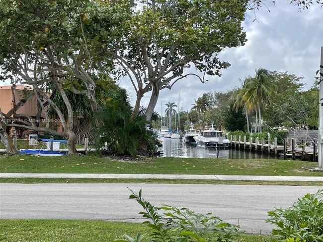 Photo - 846 SW 10th St