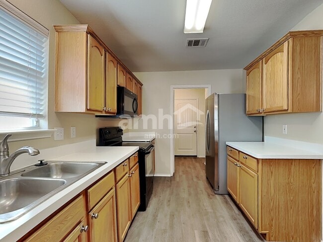 Photo - 2017 Woodhurst Trl