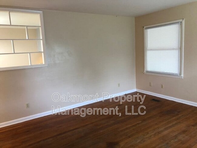Photo - 4047 Village Dr
