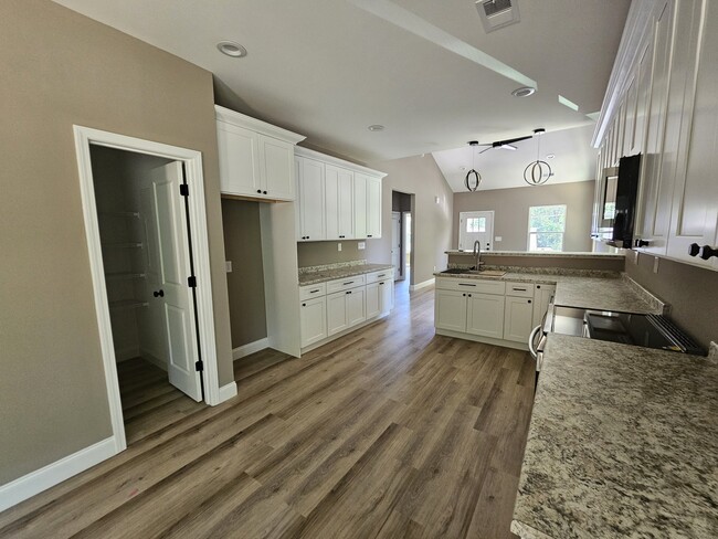 305 Appian Dr