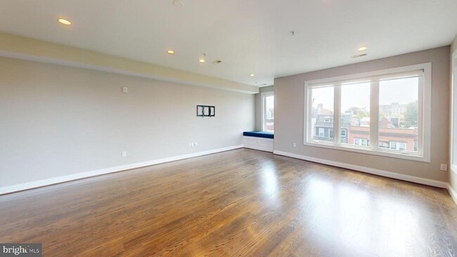 Photo - 3585 13th St NW Unidad 4