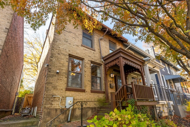 Photo - 207 V St NE