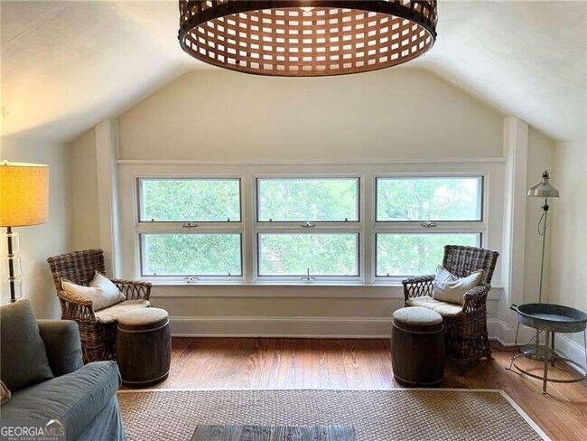 Photo - 1146 St Augustine Pl NE