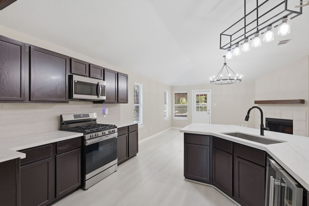 Photo - 17003 Analisa Cir
