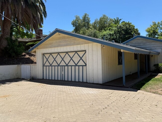 Large Ranch-Style Home in Vista - Large Ranch-Style Home in Vista