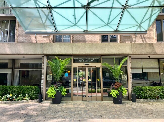 Photo - 950 25th St NW