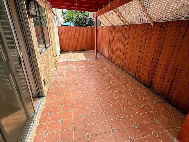 1134 W Huntington Dr